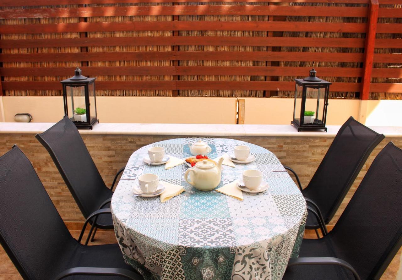 Cozy Poolside Apartment Paphos Exterior photo